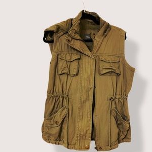 Fashionomics cargo vest. Like new. Olive green with detachable hood. Size L